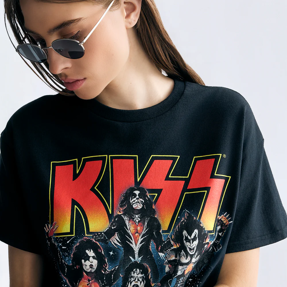 2958-destroyer-50th-anniversary-deluxe-picture-disc-destroyer-50th-anniversary-track-list-t-shirt-8.webp Destroyer 50th Anniversary Deluxe Picture Disc + Destroyer 50th Anniversary Track List T-Shirt